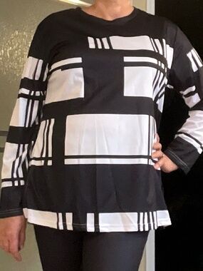 Woman’s tunic, abstract print, Plus size 3x,NWT